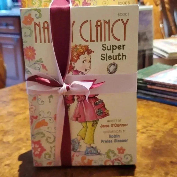 Nancy Clancy set of 6 books - Picture 1 of 8